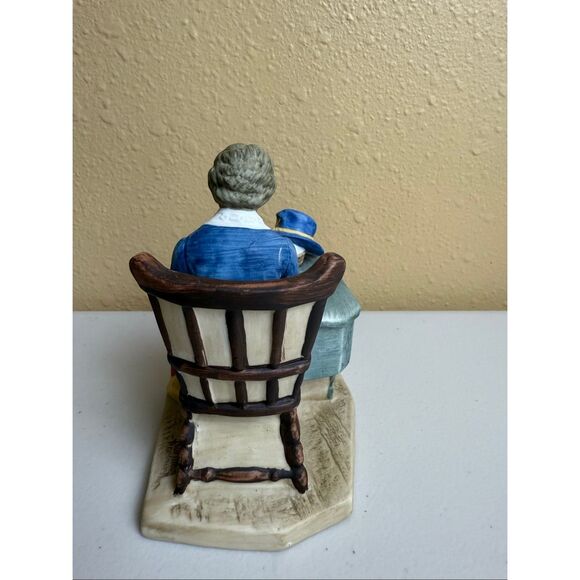 Vintage 1981 Norman Rockwell Porcelain Figure - Mending the Flag - Picture 6 of 12